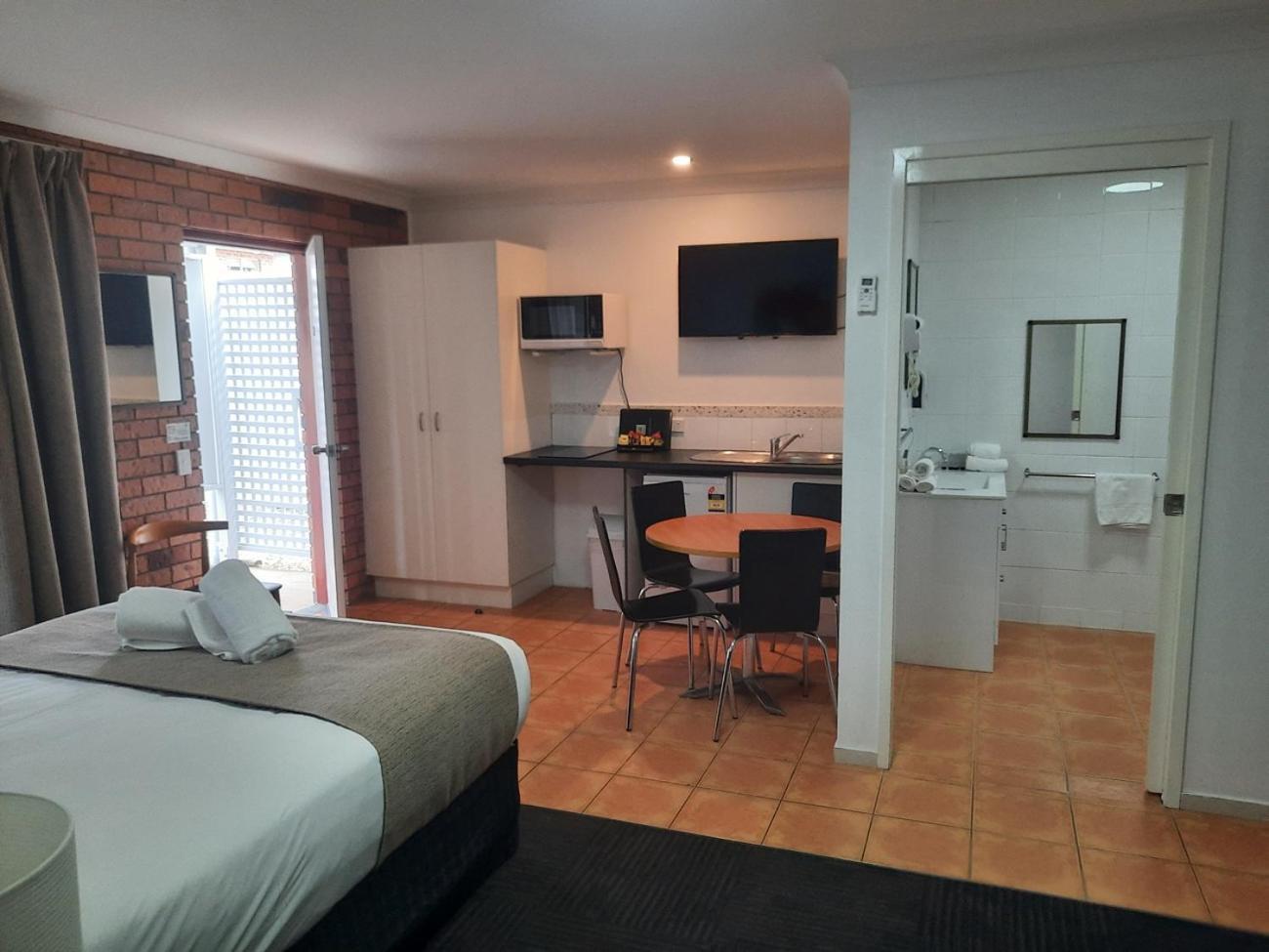 Motor Motel 3*